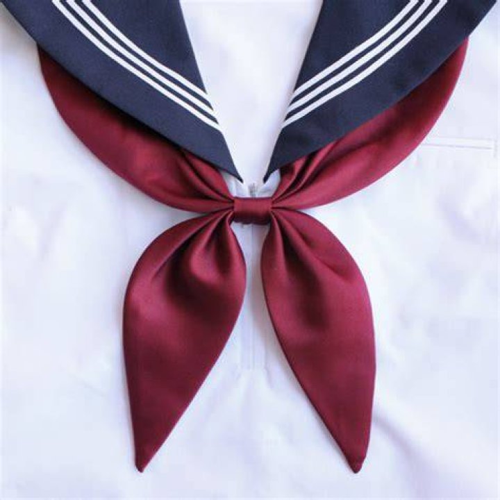 セーラー服のスカーフの折り方完全ガイド｜基本から応用まで
